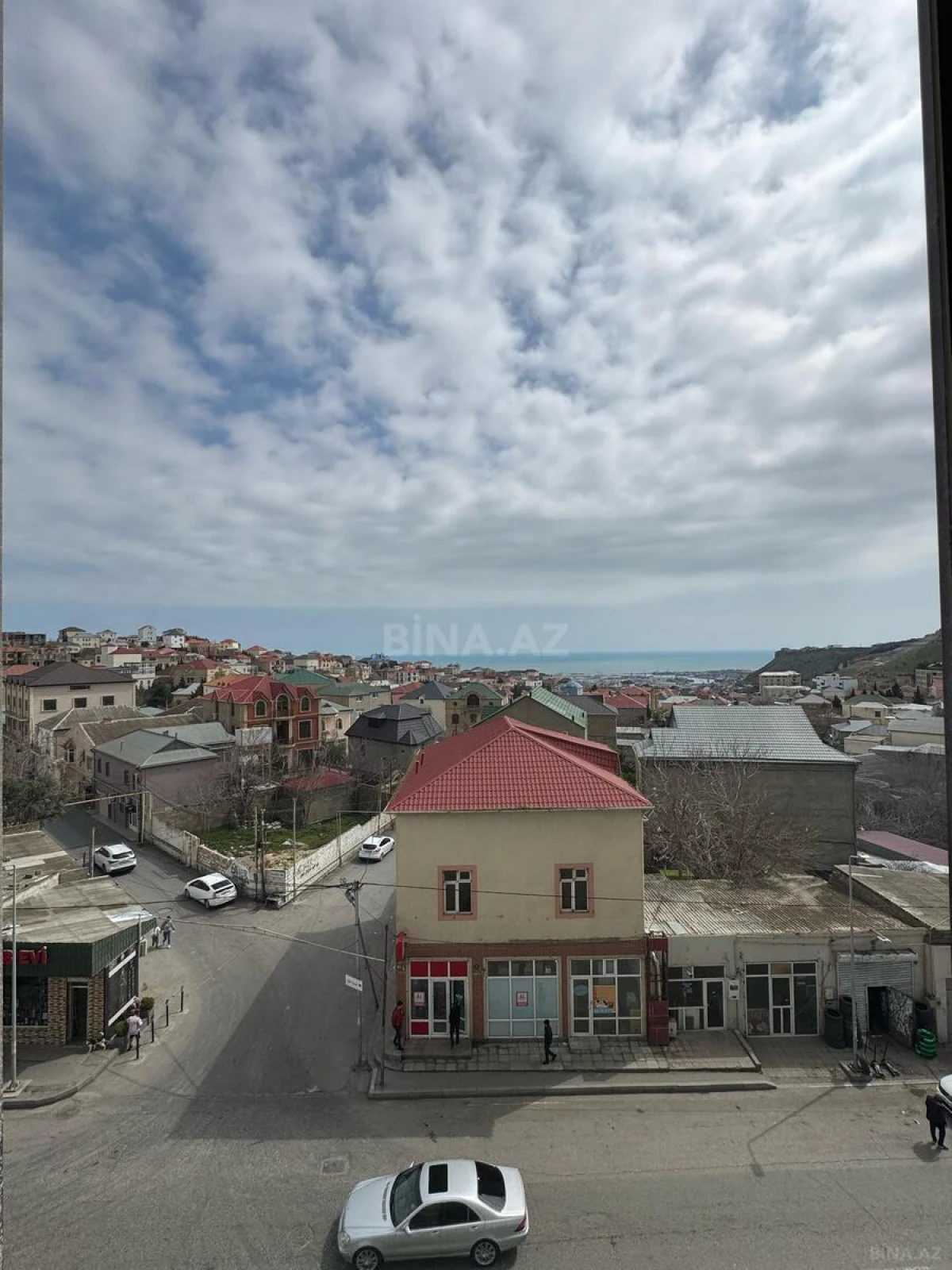 Satılır 3 otaqlı mənzil 101 m²