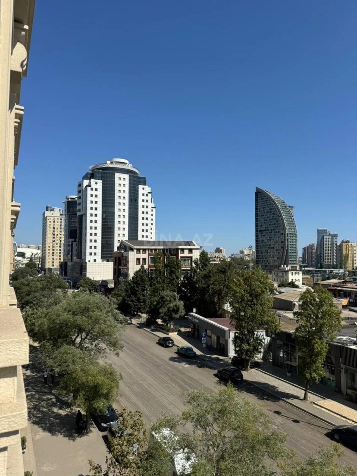 Satılır 3 otaqlı mənzil 166 m²
