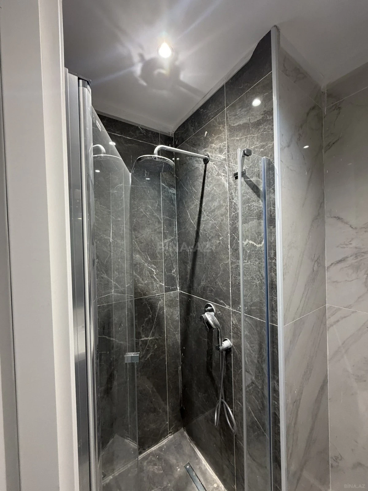 Satılır 3 otaqlı mənzil 84 m²