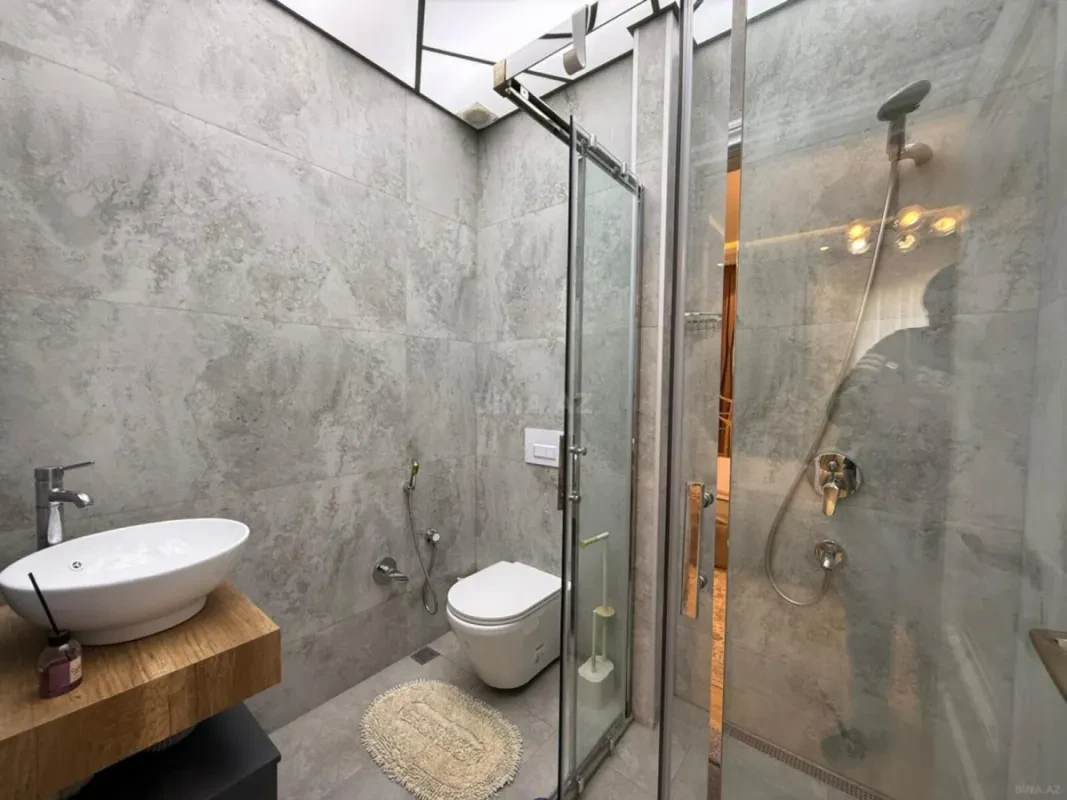 Satılır 3 otaqlı mənzil 157 m²