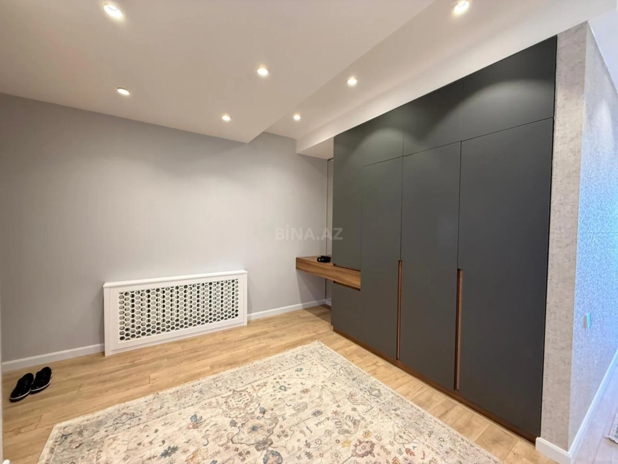 Satılır 3 otaqlı mənzil 157 m²