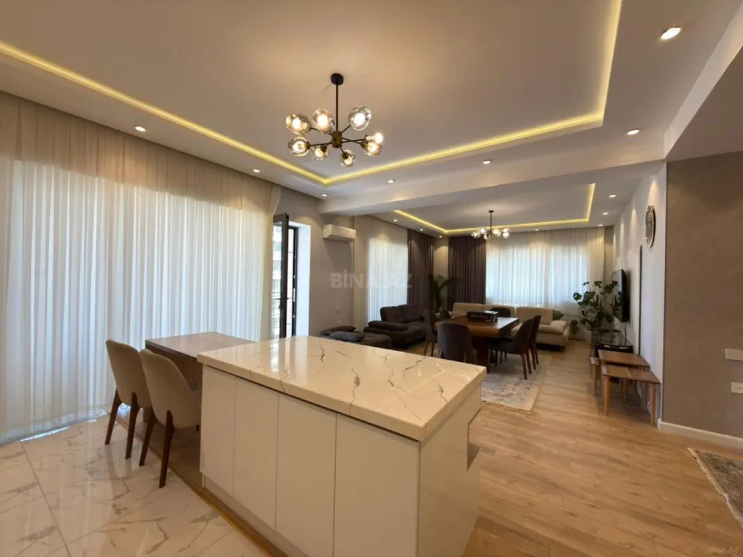 Satılır 3 otaqlı mənzil 157 m²