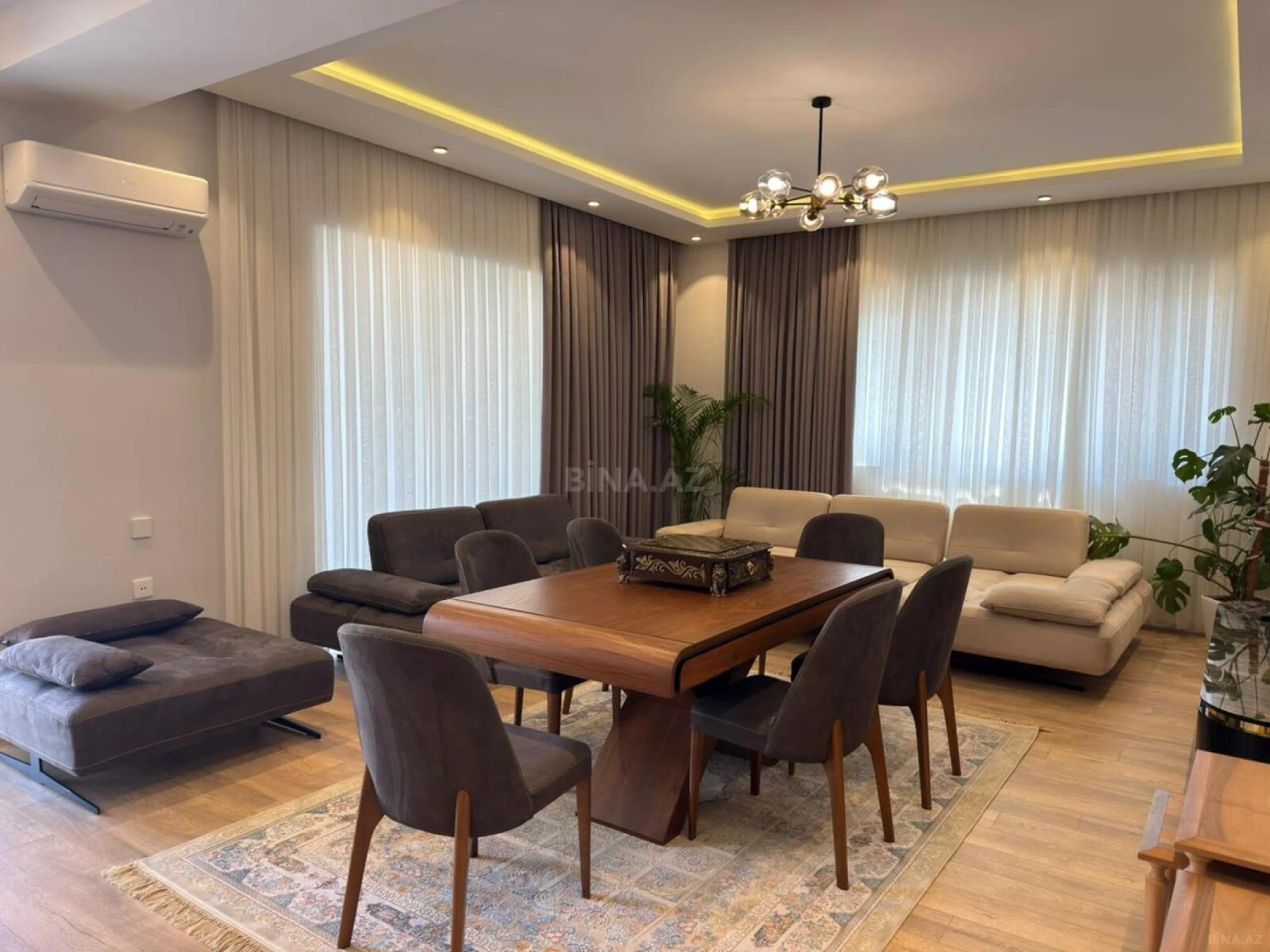 Satılır 3 otaqlı mənzil 157 m²