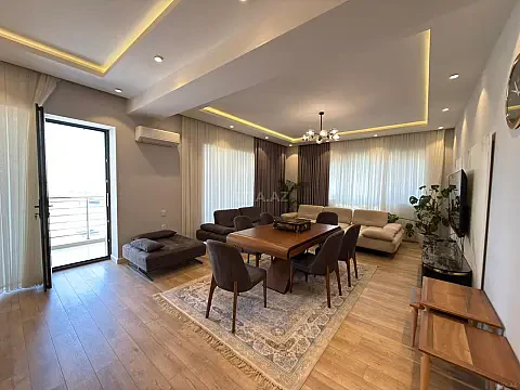 Satılır 3 otaqlı mənzil 157 m²