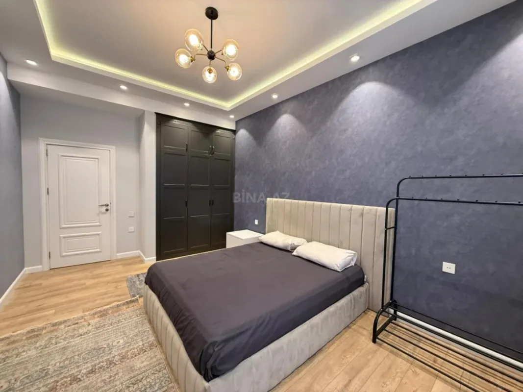 Satılır 3 otaqlı mənzil 157 m²