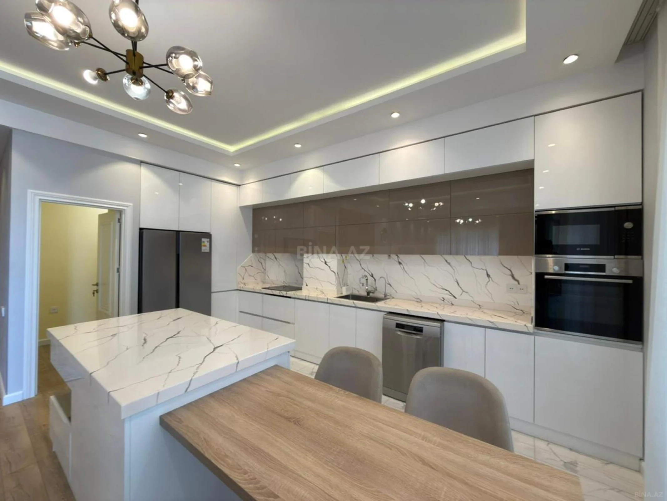 Satılır 3 otaqlı mənzil 157 m²
