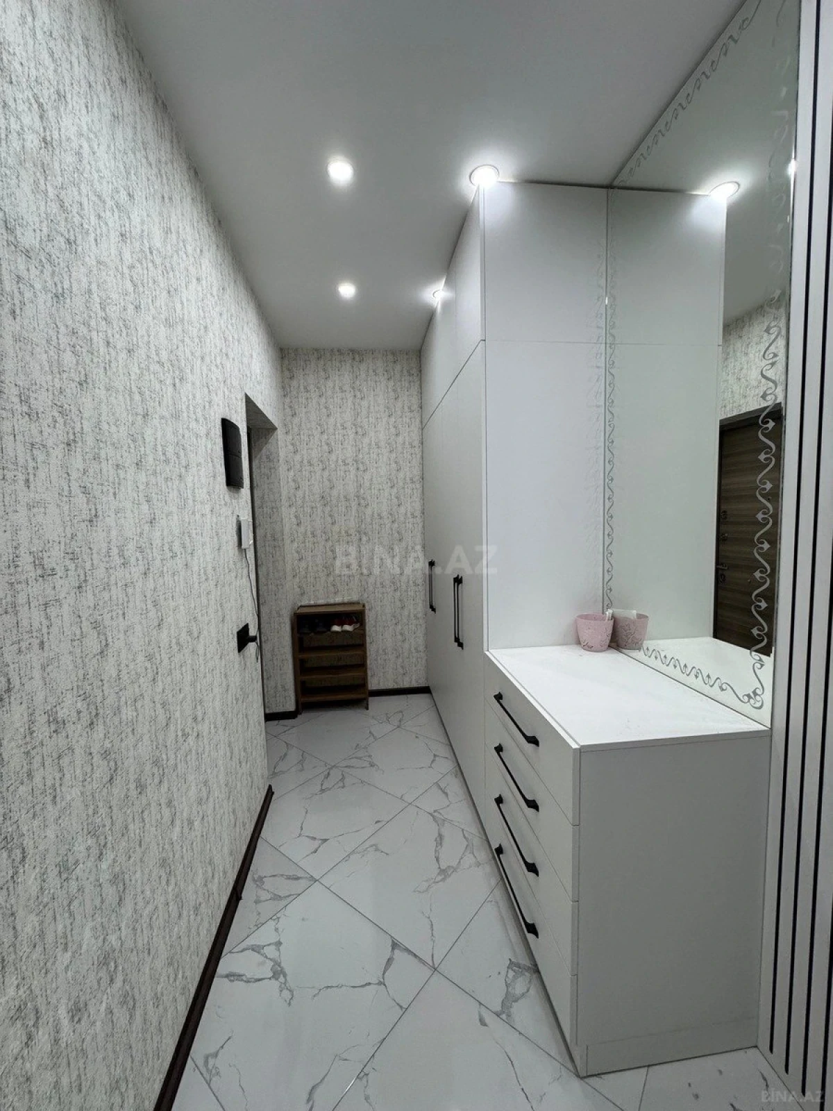 Kirayə verilir 2 otaqlı mənzil 60 m²