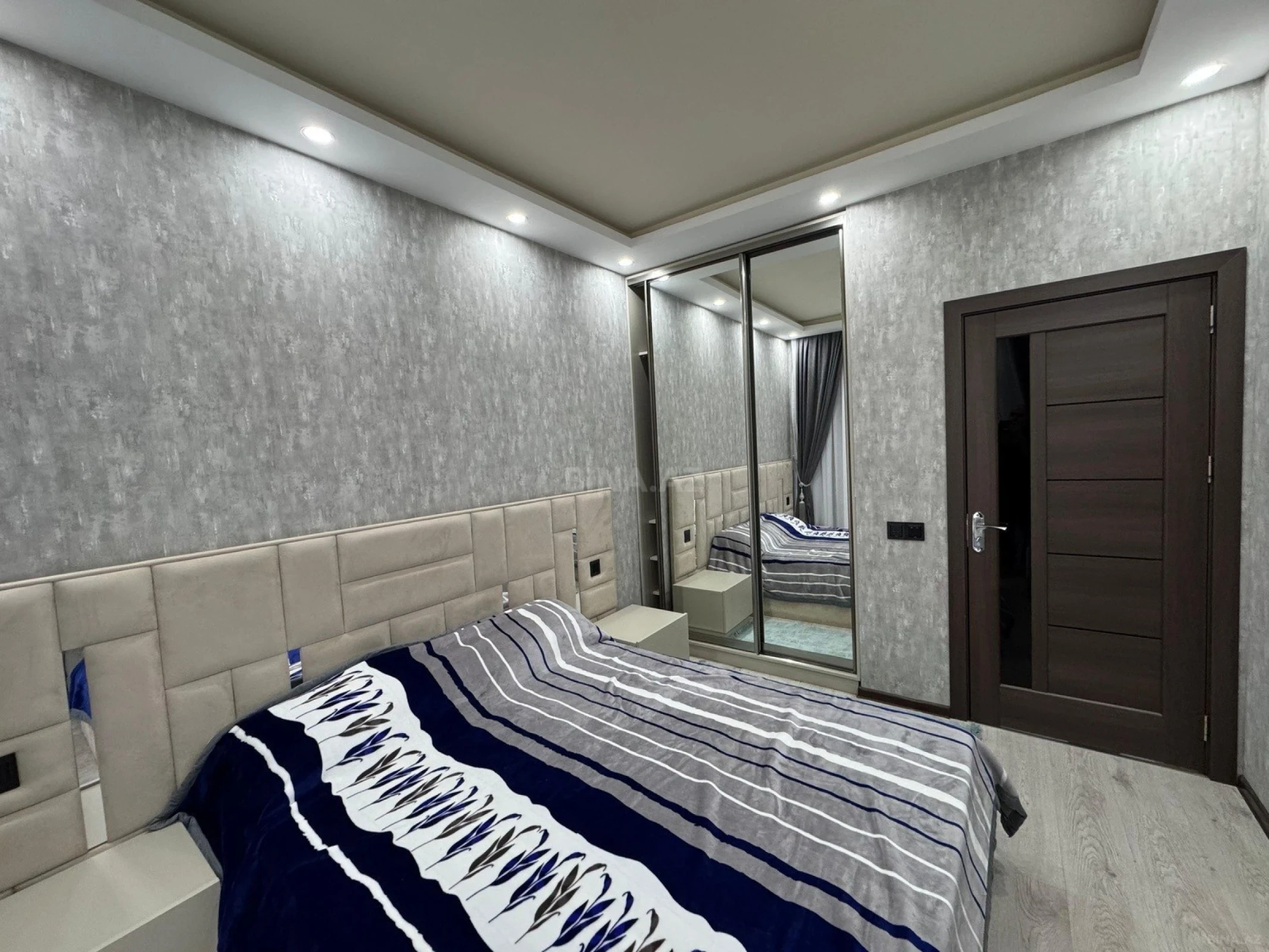 Kirayə verilir 2 otaqlı mənzil 60 m²