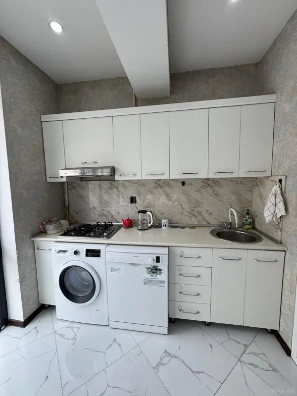 Kirayə verilir 2 otaqlı mənzil 60 m²