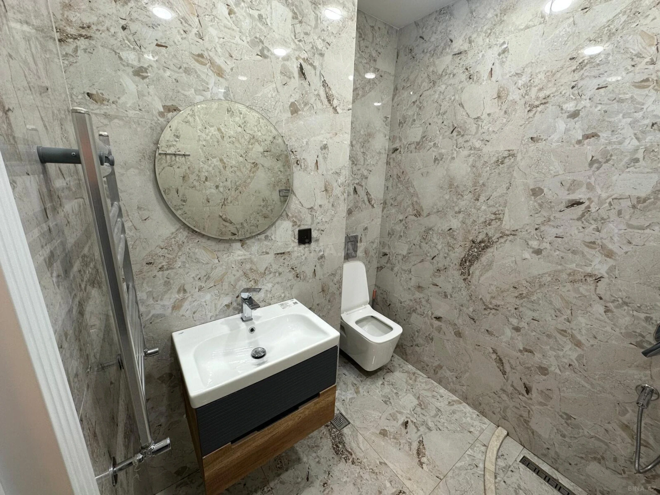 Satılır 2 otaqlı mənzil 80 m²