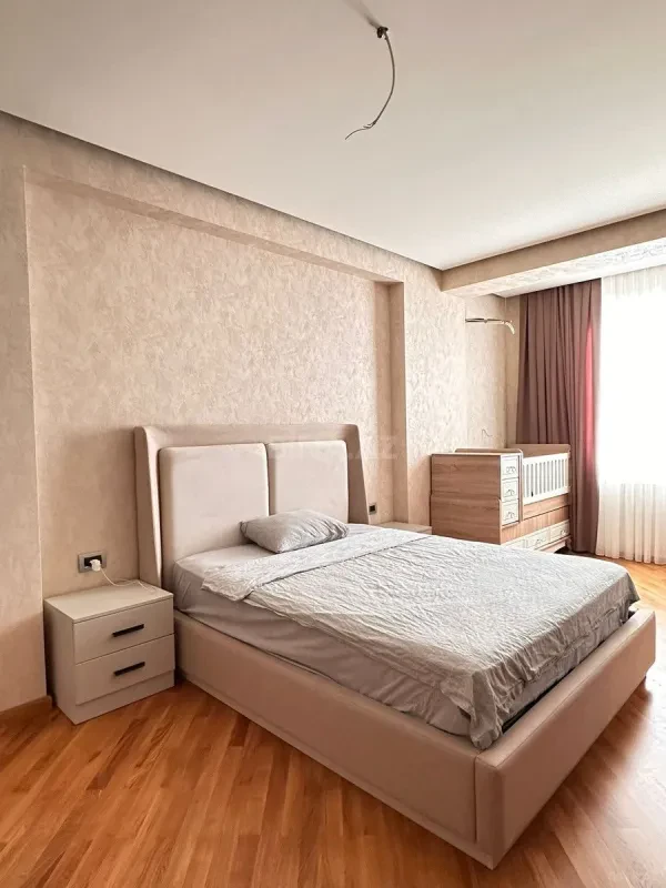 Satılır 2 otaqlı mənzil 90 m²