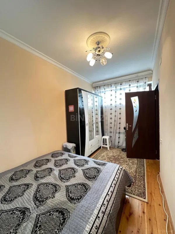 Satılır 2 otaqlı mənzil 70 m²