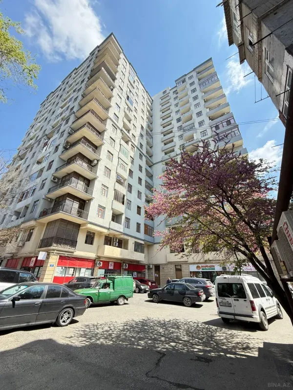 Satılır 2 otaqlı mənzil 78 m²