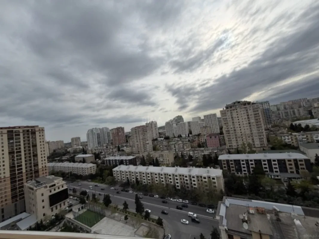 Satılır 3 otaqlı mənzil 125 m²