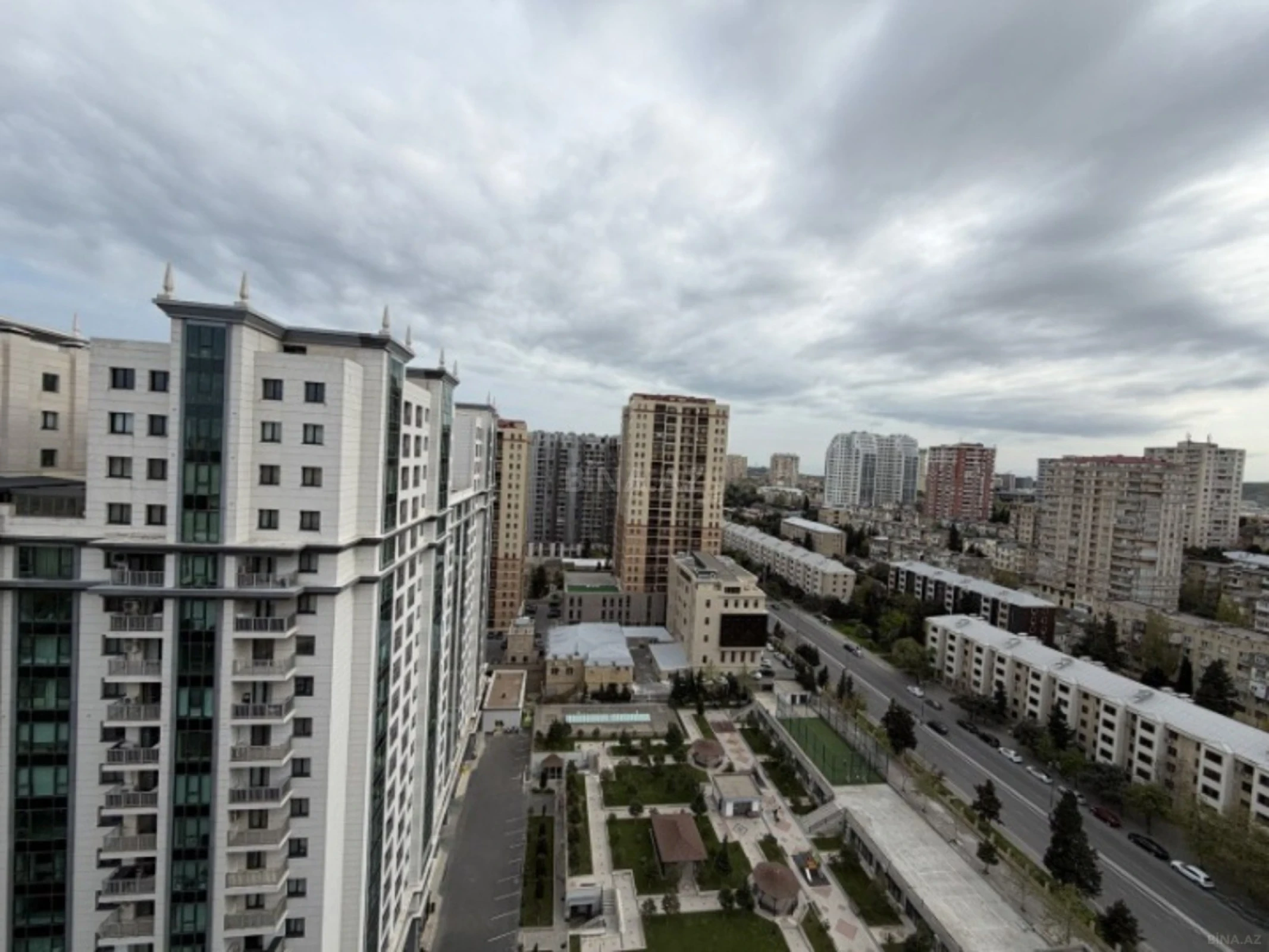 Satılır 3 otaqlı mənzil 125 m²