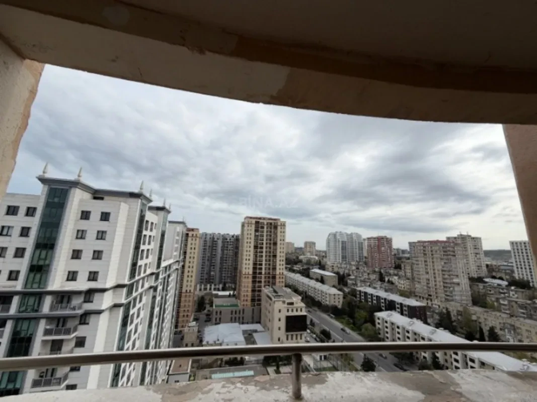 Satılır 3 otaqlı mənzil 125 m²