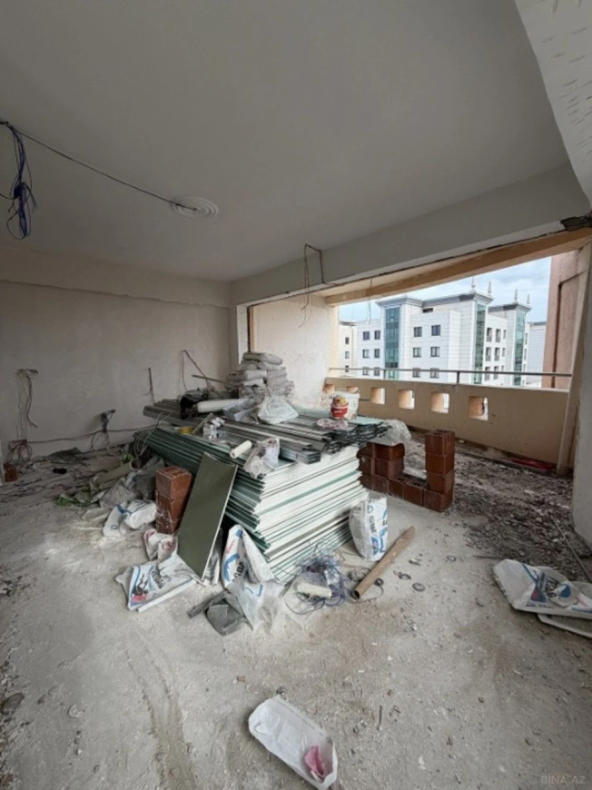 Satılır 3 otaqlı mənzil 125 m²