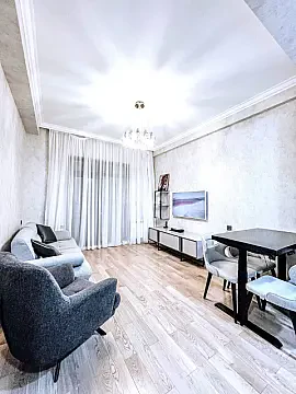 Kirayə verilir 2 otaqlı mənzil 71 m²