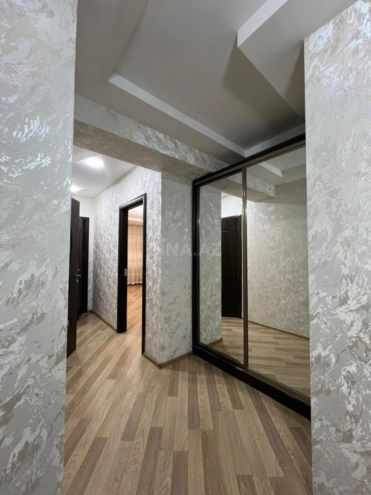 Satılır 2 otaqlı mənzil 80 m²