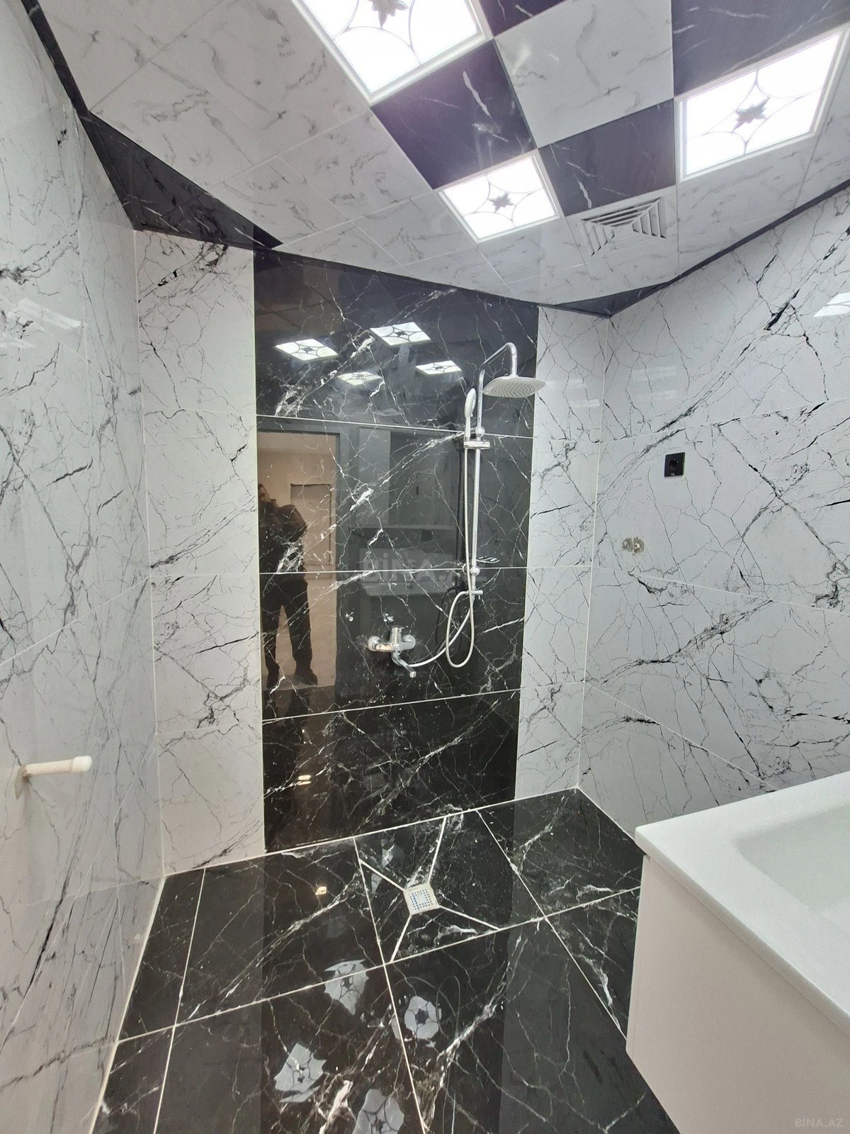 Satılır 3 otaqlı mənzil 83 m²