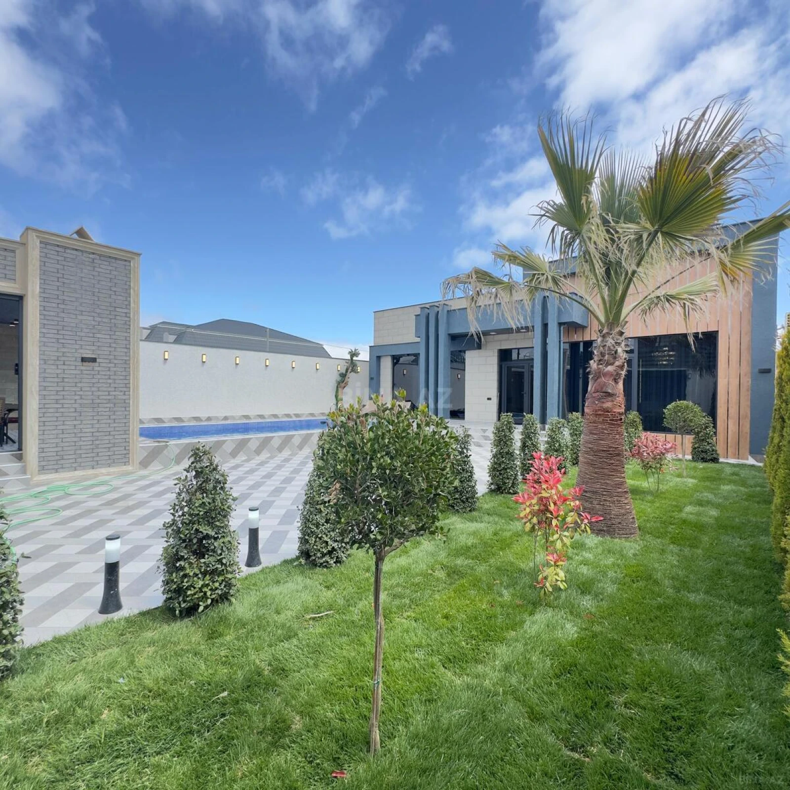Satılır 5 otaqlı həyət evi 180 m²