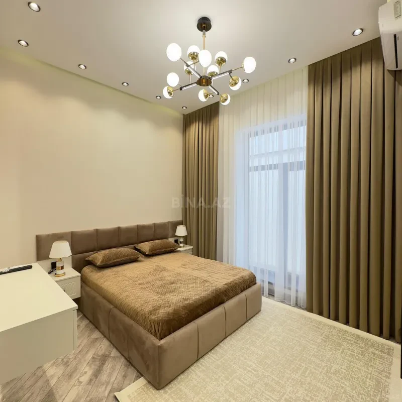 Satılır 5 otaqlı həyət evi 180 m²