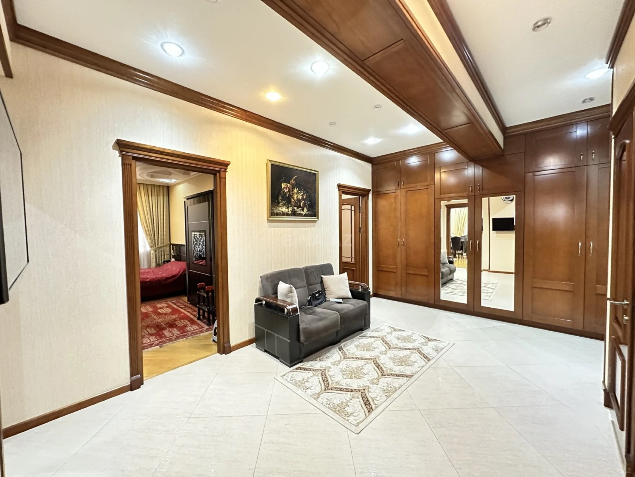 Satılır 3 otaqlı mənzil 131 m²