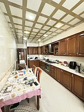 Satılır 3 otaqlı mənzil 131 m²