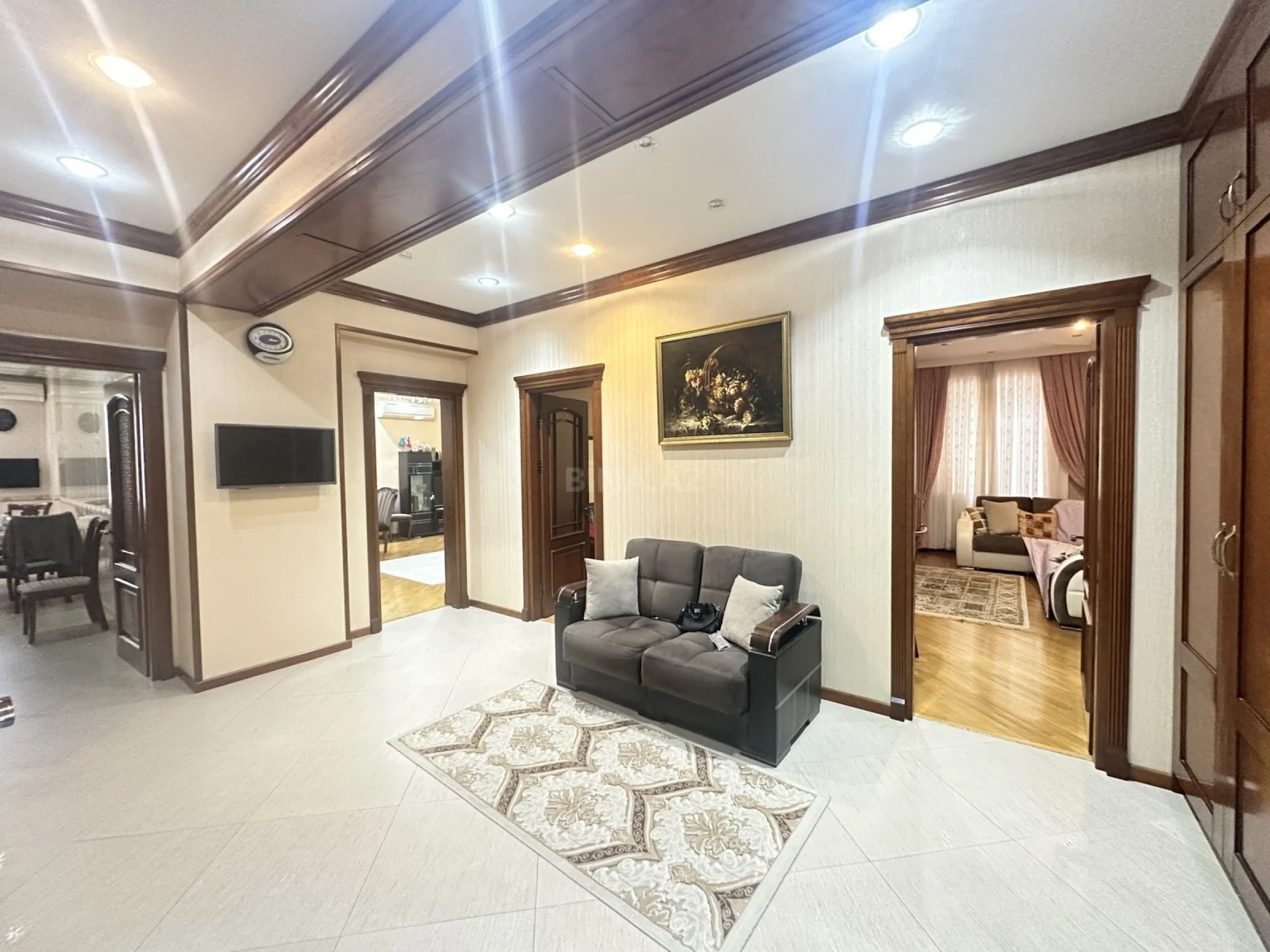 Satılır 3 otaqlı mənzil 131 m²