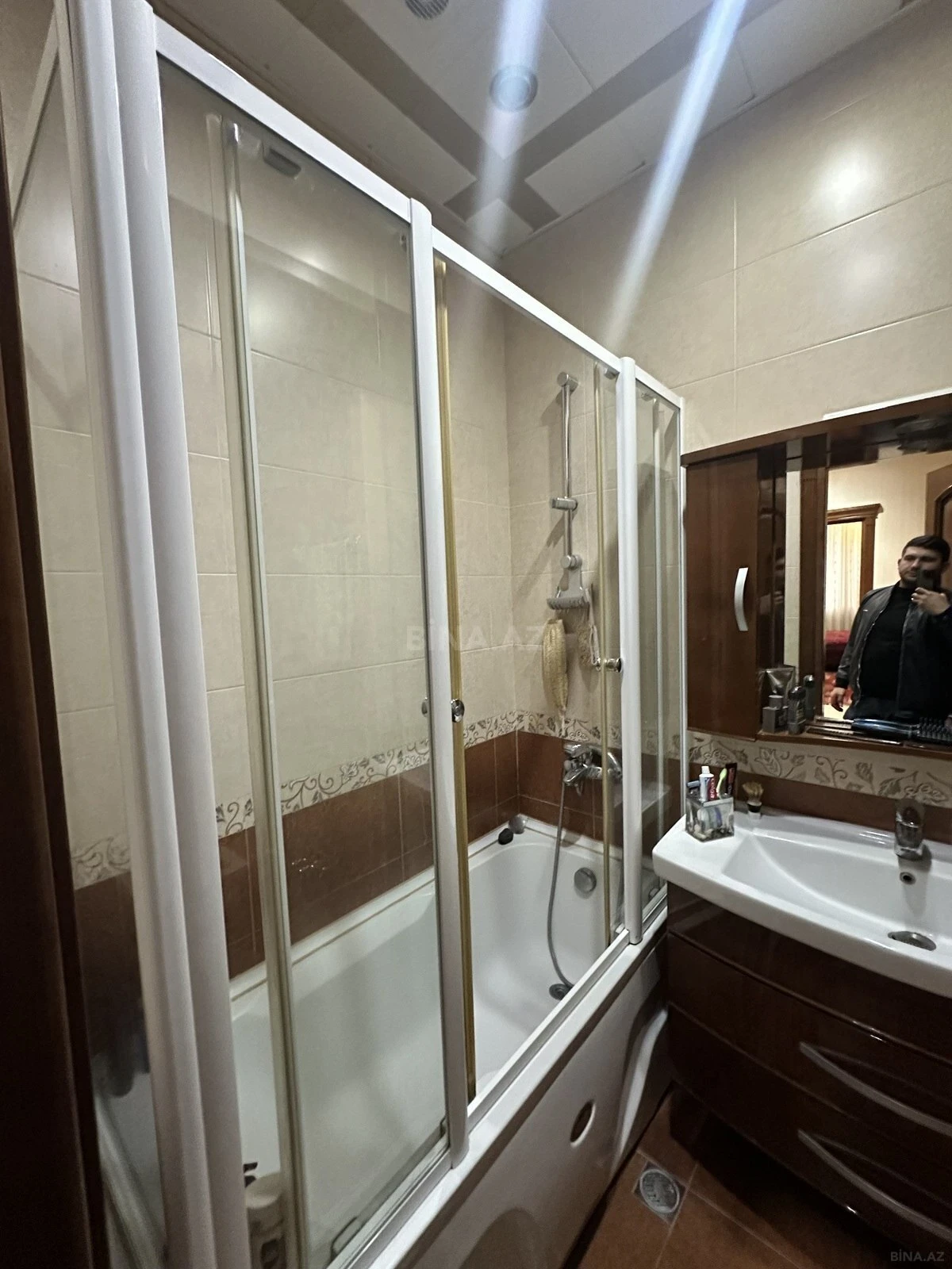 Satılır 3 otaqlı mənzil 131 m²