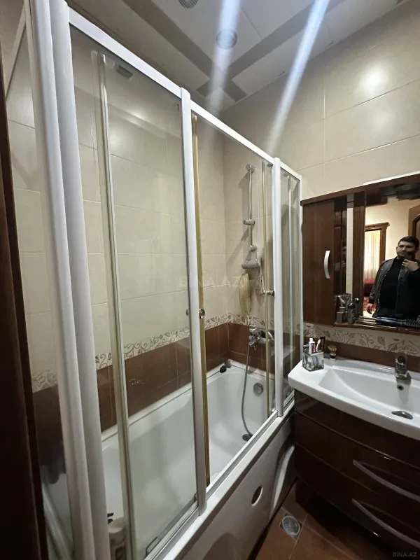 Satılır 3 otaqlı mənzil 131 m²