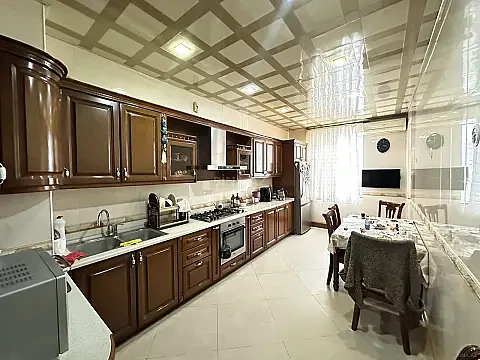 Satılır 3 otaqlı mənzil 131 m²