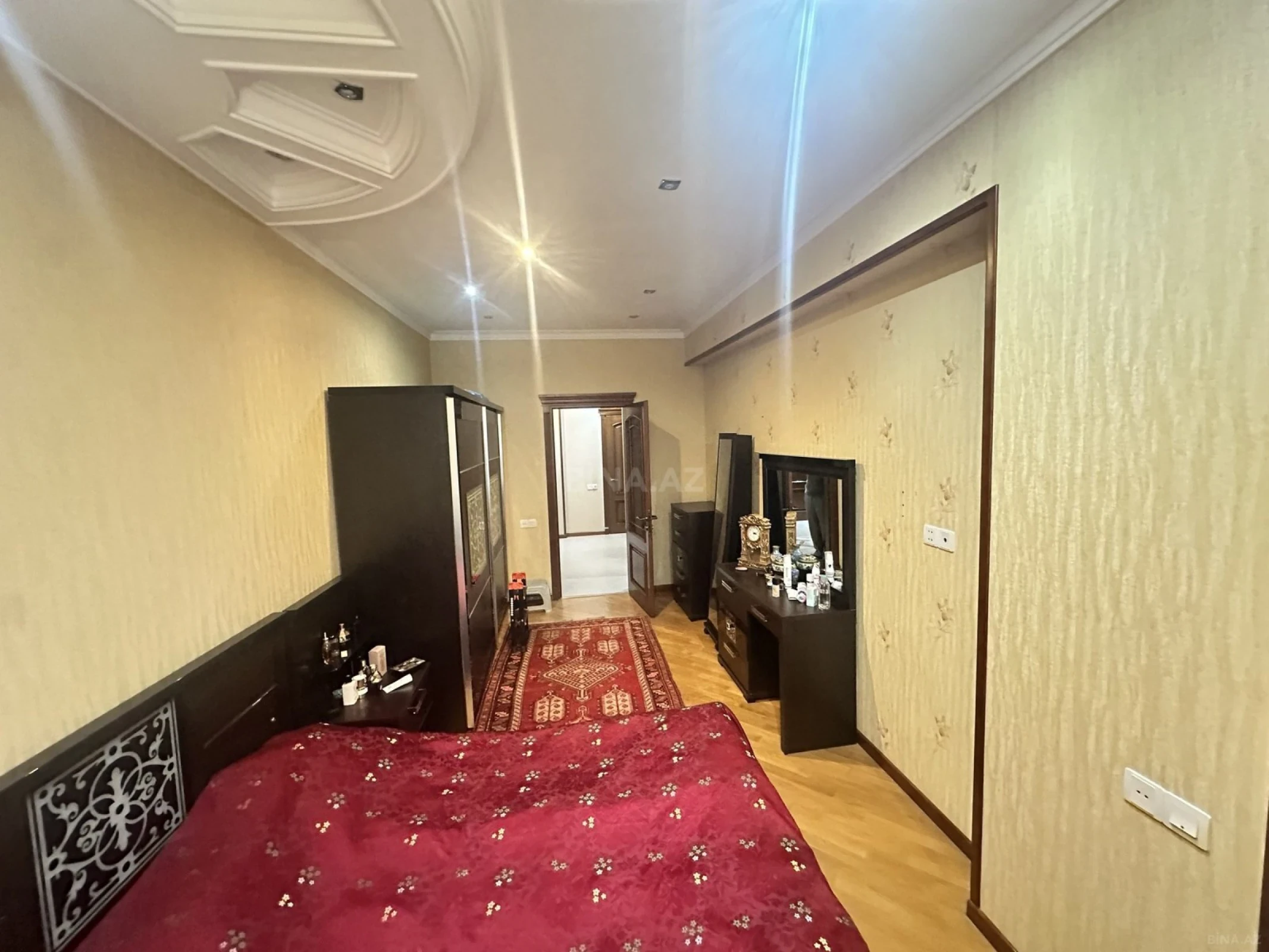 Satılır 3 otaqlı mənzil 131 m²