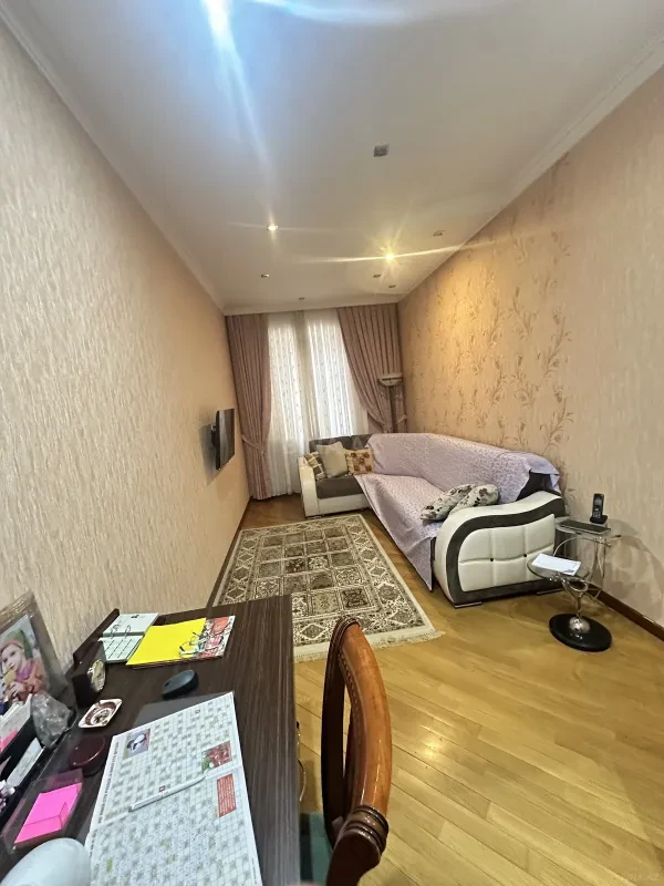 Satılır 3 otaqlı mənzil 131 m²