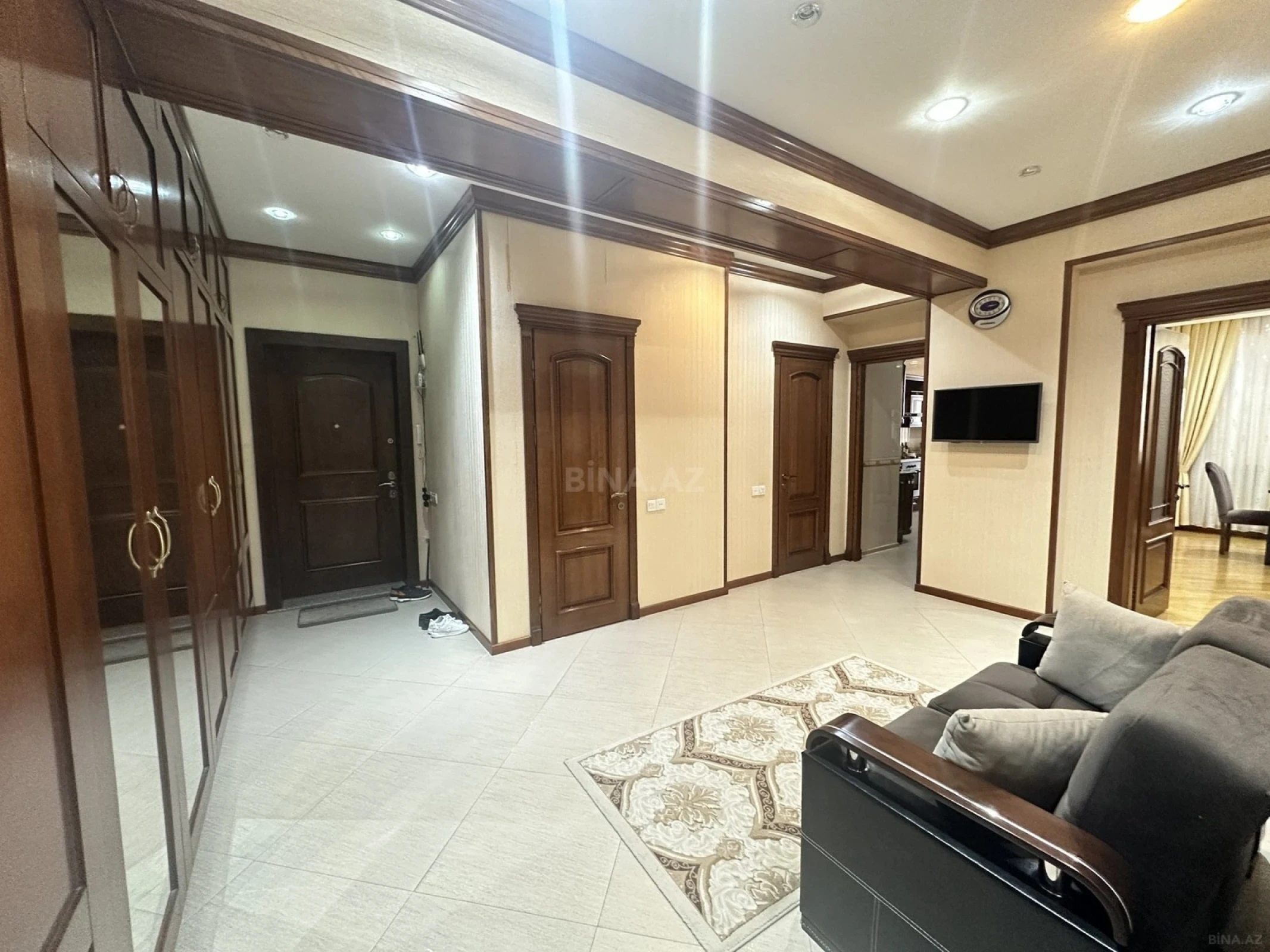 Satılır 3 otaqlı mənzil 131 m²