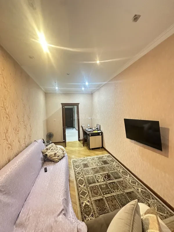Satılır 3 otaqlı mənzil 131 m²