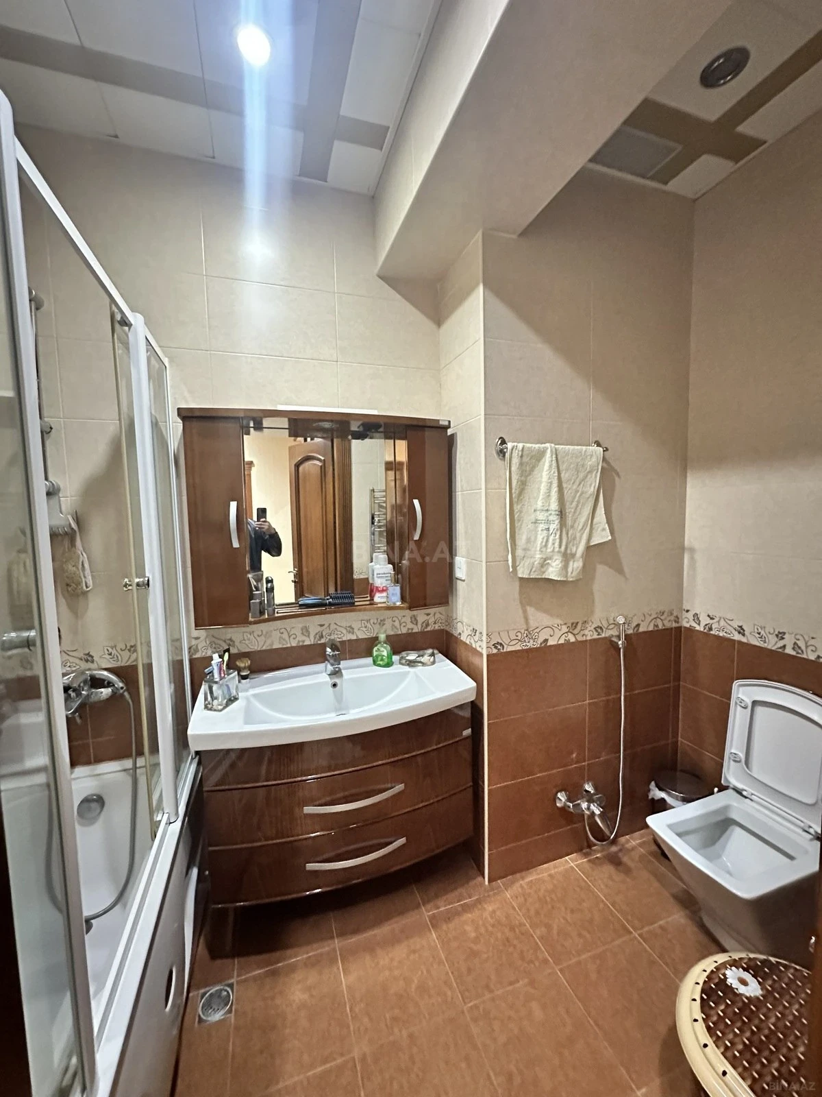 Satılır 3 otaqlı mənzil 131 m²