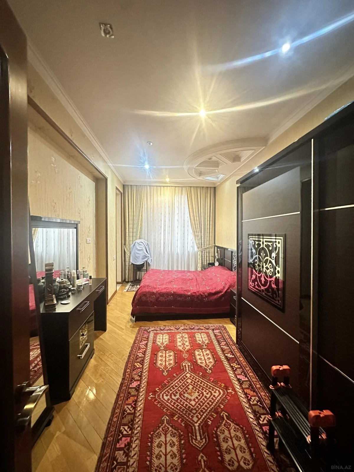 Satılır 3 otaqlı mənzil 131 m²