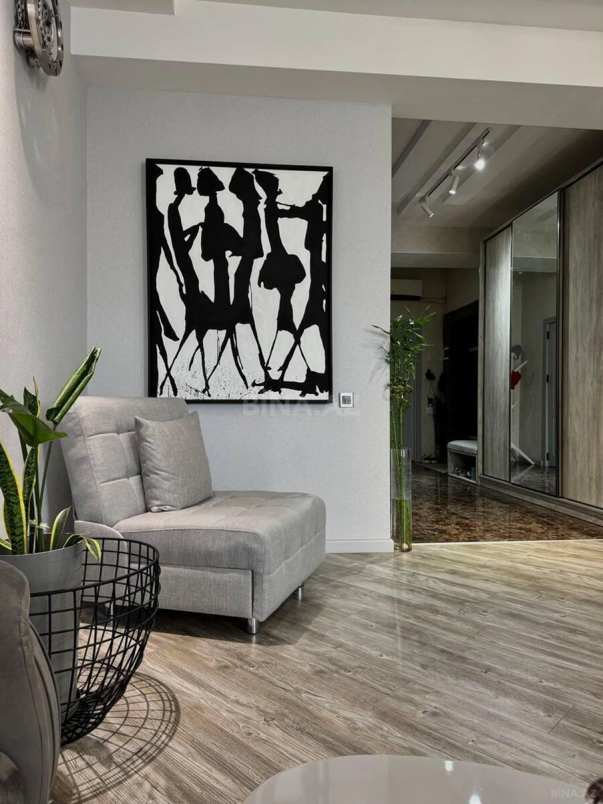 Satılır 2 otaqlı mənzil 83 m²