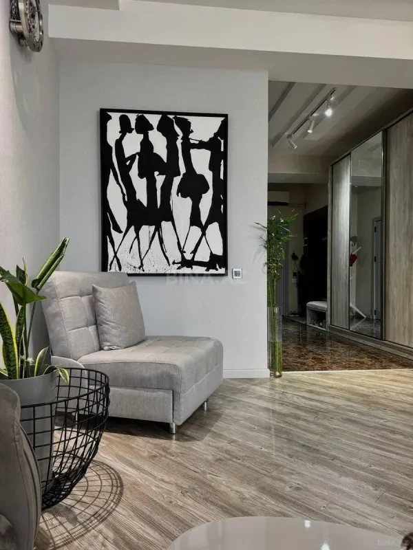 Satılır 2 otaqlı mənzil 83 m²