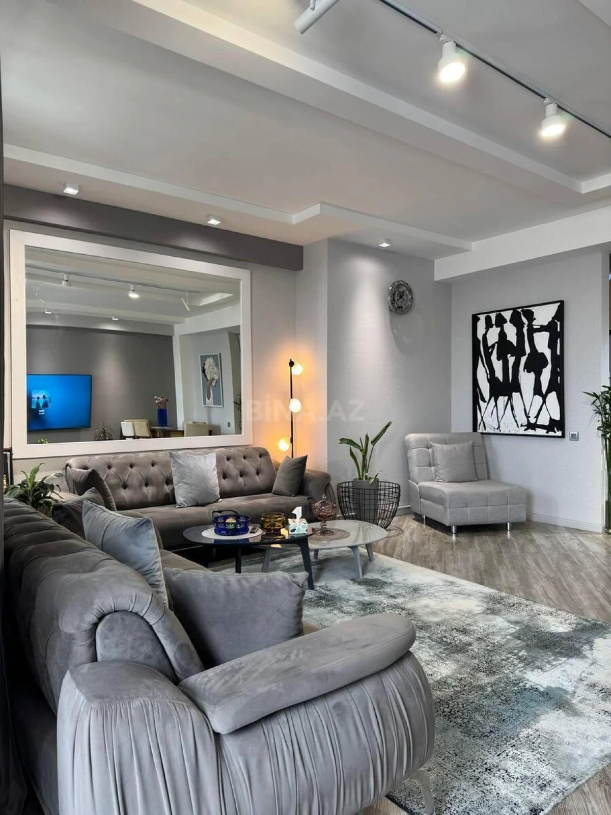 Satılır 2 otaqlı mənzil 83 m²