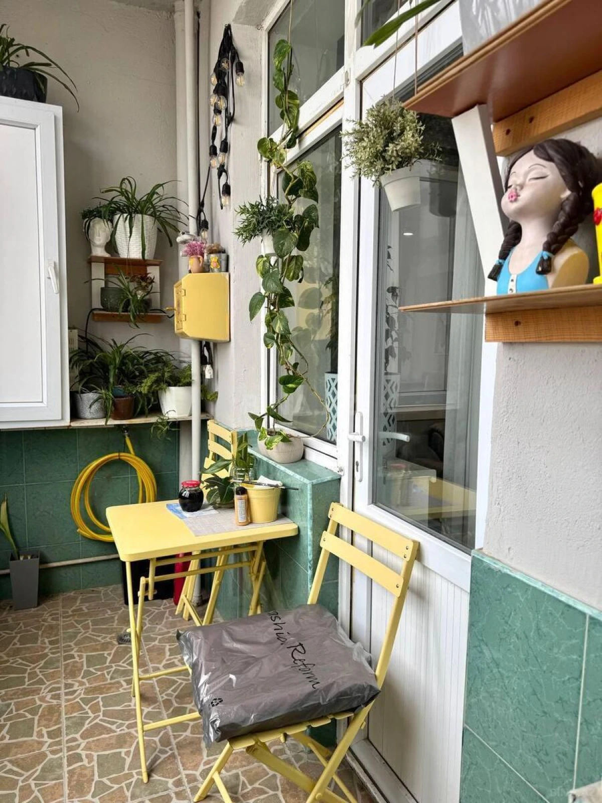 Satılır 2 otaqlı mənzil 83 m²