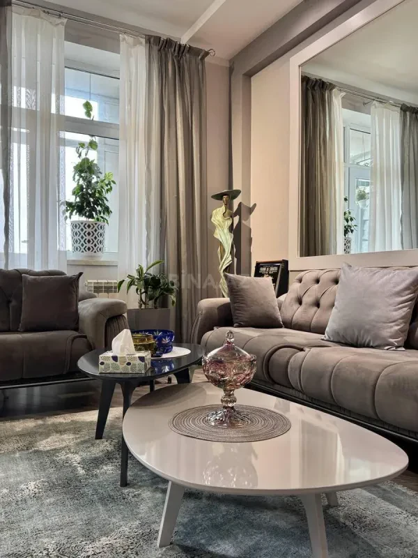 Satılır 2 otaqlı mənzil 83 m²
