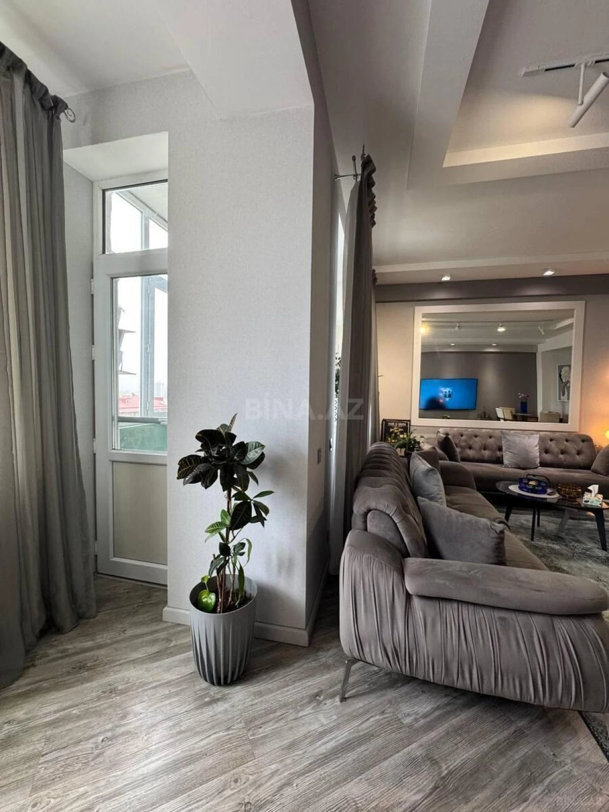 Satılır 2 otaqlı mənzil 83 m²