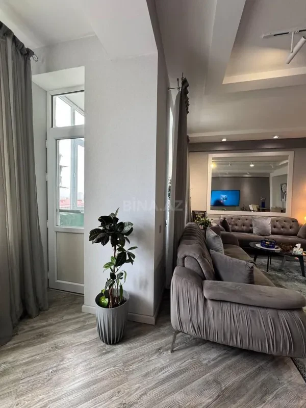 Satılır 2 otaqlı mənzil 83 m²