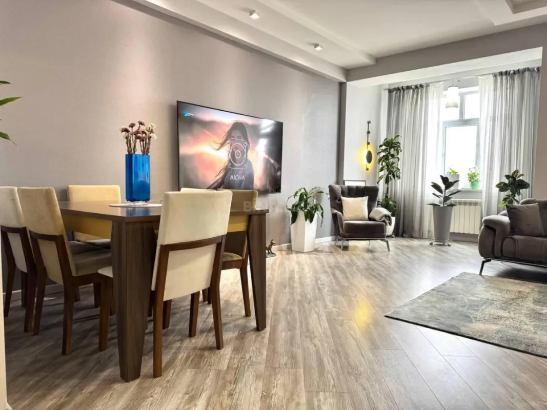 Satılır 2 otaqlı mənzil 83 m²