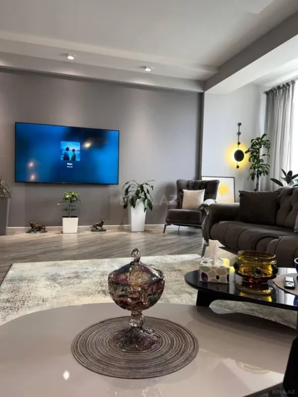 Satılır 2 otaqlı mənzil 83 m²