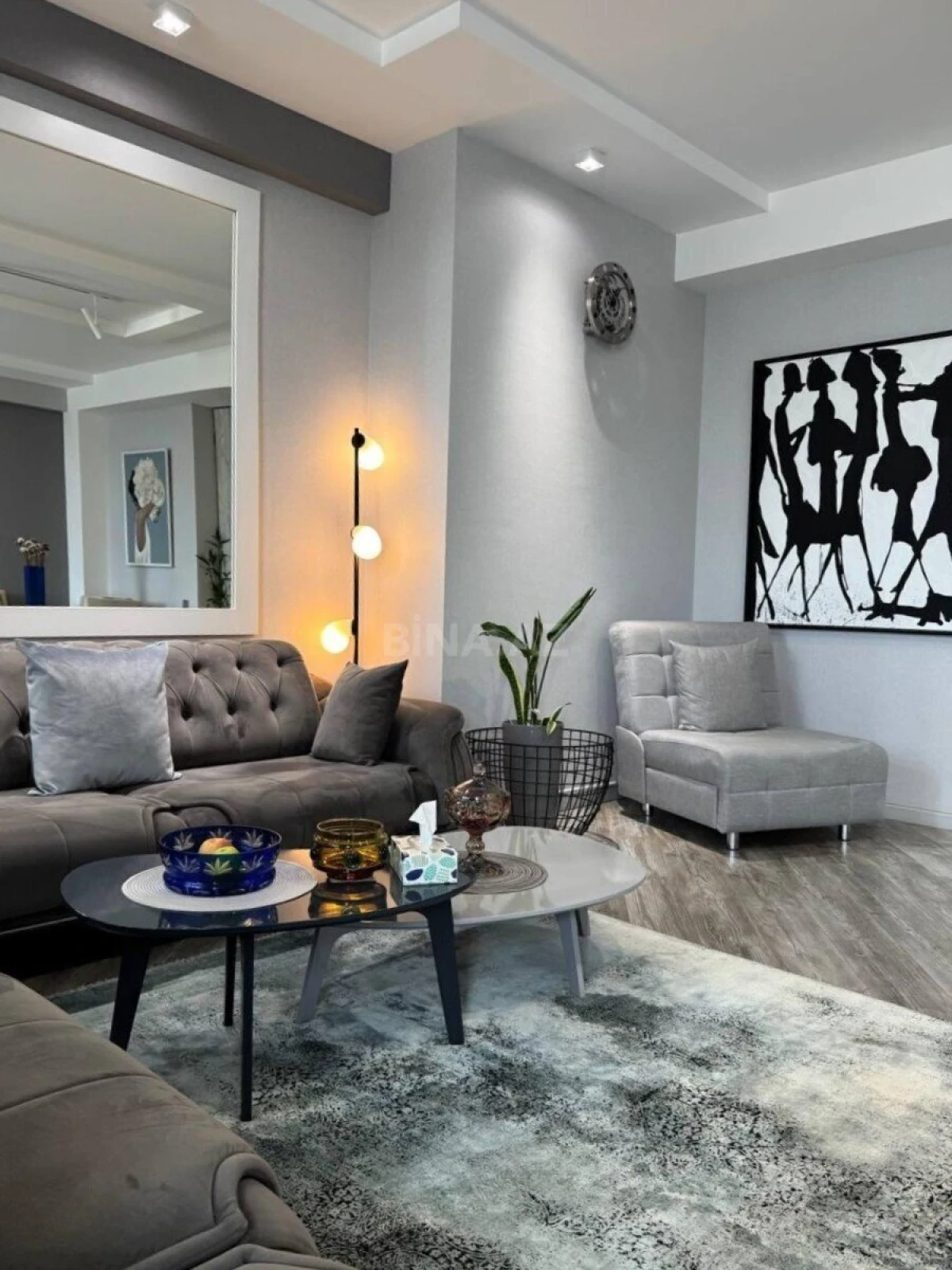 Satılır 2 otaqlı mənzil 83 m²
