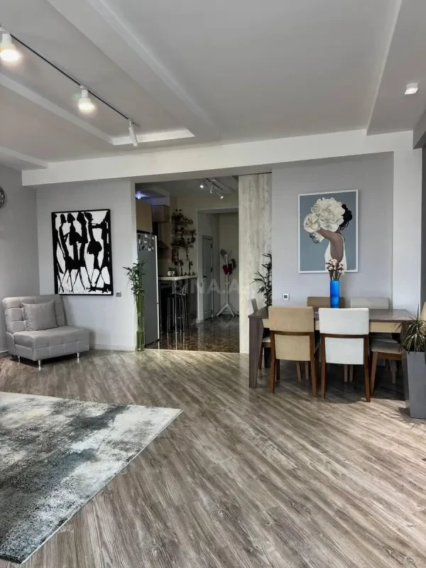 Satılır 2 otaqlı mənzil 83 m²