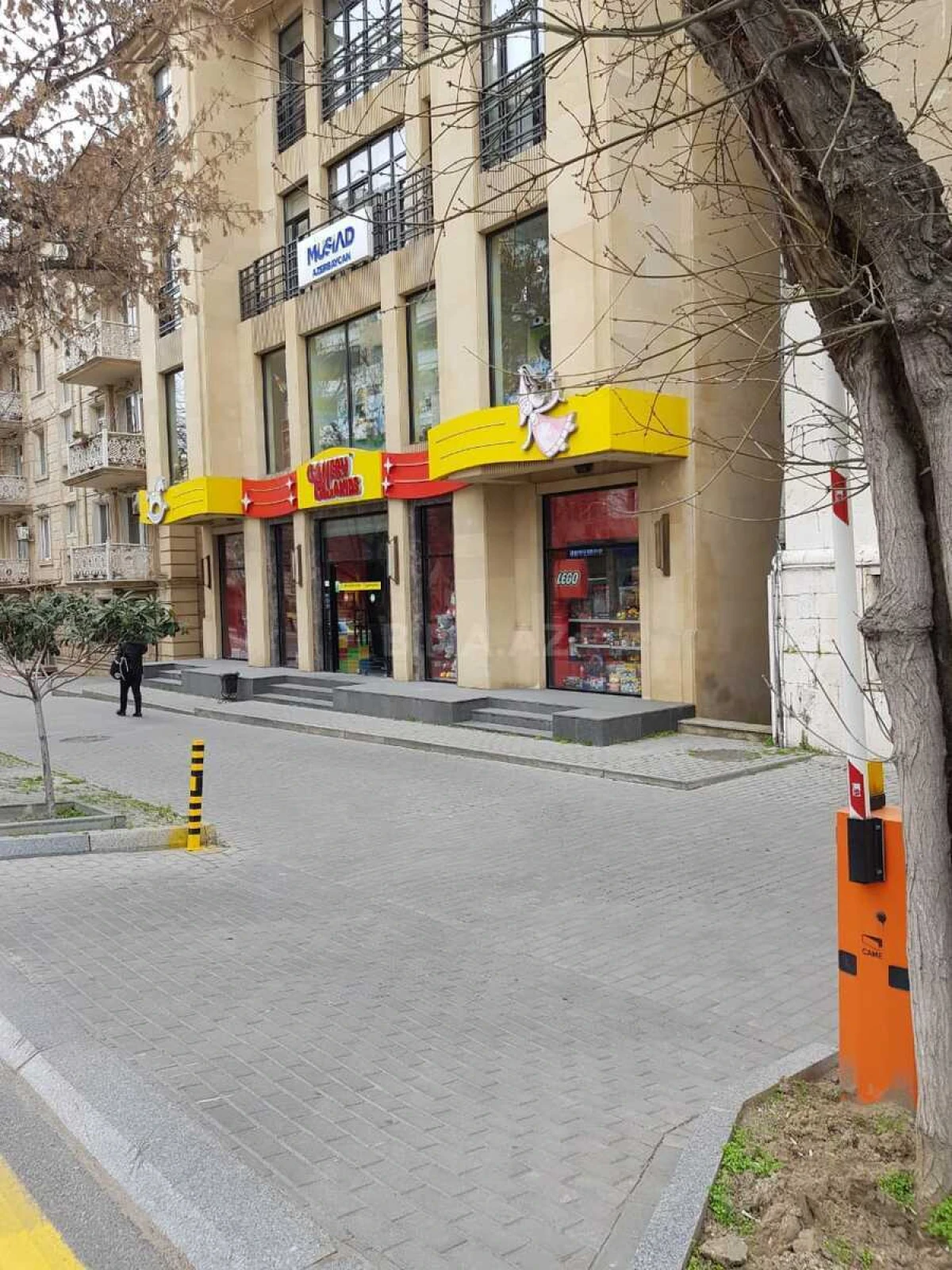 Kirayə verilir obyekt 320 m²